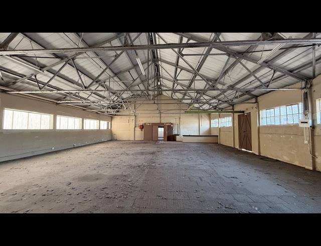 830M² WAREHOUSE TO LET IN STAMFORD HILL